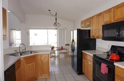 Lake Berkley Villa | Disney at 15 min - lake view villa - private pool - gated Lake Berkley Resort