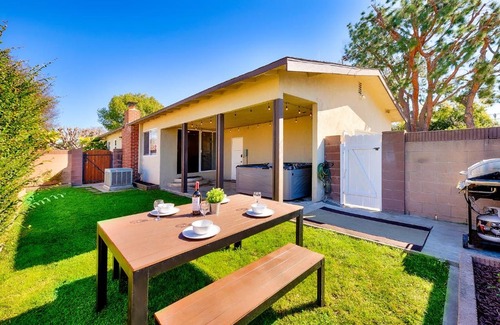 Anaheim Colony Historic District House | Disney Getaway
