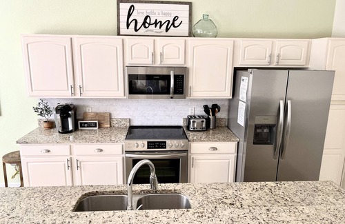 Windsor Hills House | Disney South facing Pool Home, 5 minutes from Disney, Complimentary pool Heat!