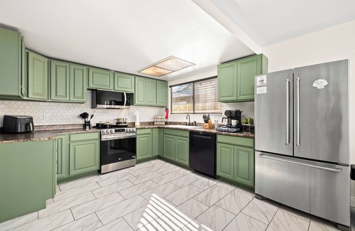 Placentia House | Disneyland Family Rental Pool Sleeps 12 Single Story