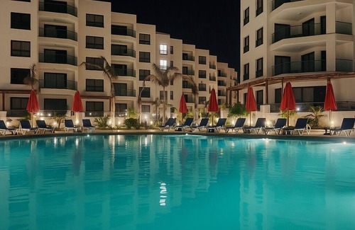 Al-Manasrah Ski Chalet | Dive into Relaxation at Porto Said