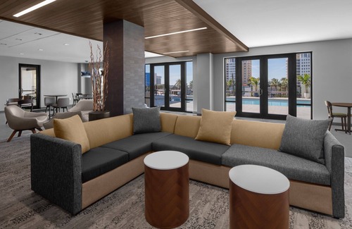 Clearwater Beach Hotel | Dive Into Your Dream Vacation! Outdoor Pool, Onsite Restaurant, Walk To Beach