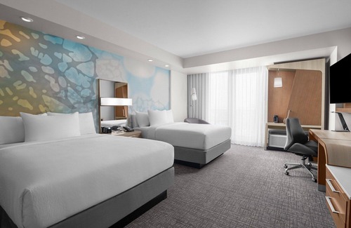 Clearwater Beach Hotel | Dive Into Your Dream Vacation! Outdoor Pool, Onsite Restaurant, Walk To Beach