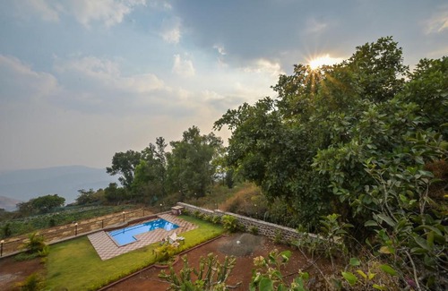 Panchgani Villa | Divine 2BHK Infinity Pool Villa