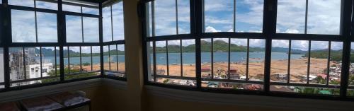 Coron Town Proper Hotel | Divine Castle Travelers Inn