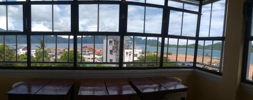 Coron Town Proper Hotel | Divine Castle Travelers Inn