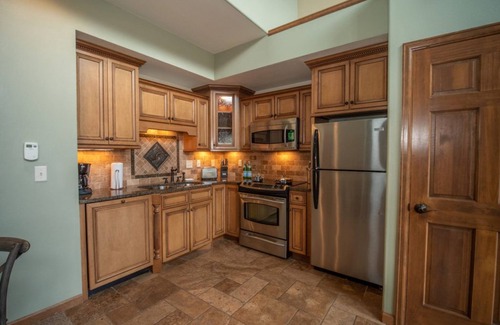 Stanley Hills Condo | Divine Venetian-style lofted condo with A/C, private outdoor hot tub and patio!