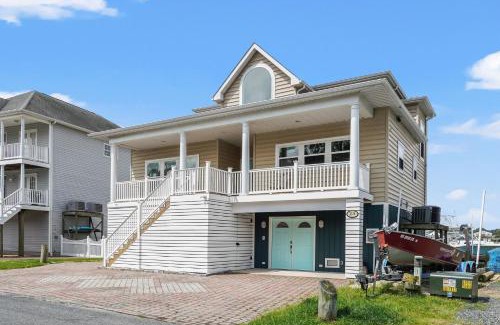 Captain's Cove House | Diving Duck - Waterfront home w Hot tub & Boat dock & King Bed