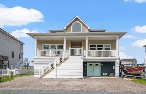 Captain's Cove House | Diving Duck - Waterfront home w Hot tub & Boat dock & King Bed
