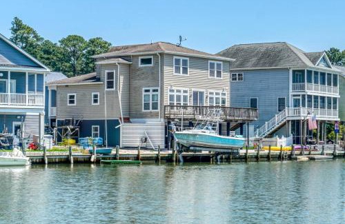 Captain's Cove House | Diving Duck - Waterfront home w Hot tub & Boat dock & King Bed