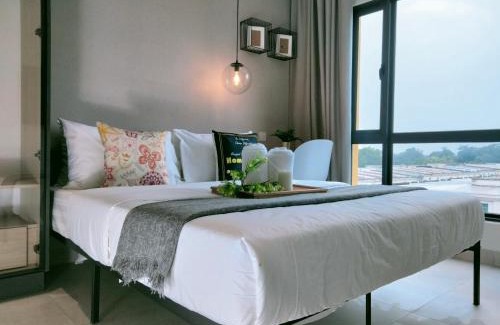 Shah Alam Apartment | DK 2BR 5Pax with balcony NEAR Subang Airport