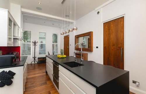 Redcliffe Apartment | დLUXURY & Spacious Duplex in the Heart of Chelseaდ