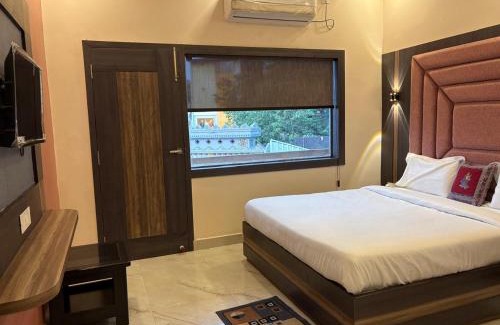 Varanasi House | Dm Paying Guest House