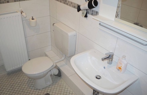 Lendersdorf Apartment | Dn01 Ferienwohnung, 78qm, 2 Schlafzimmer, 1 Wohn- /schlafraum, Max. 6 Personen