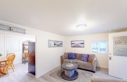 Winchester Bay House | DnA Tiny beach House