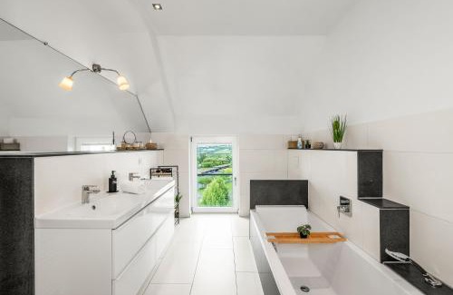 Frauenland Apartment | DND Design Loft I 170qm I Parken I Balkon I Workstation I Netflix I Kaffee I Waschmaschine I Trockner I Xbox I Ausblick