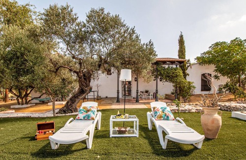 La Campana House | Do you dream of rural idyll? Then this bright country house with private outdoor pool might be just