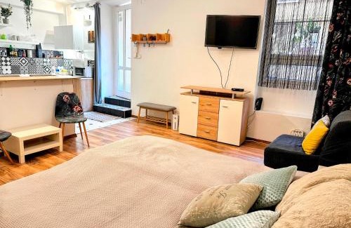 Erzsebetvaros Apartment | DOB71-Cozy flat in the center of Budapest- Recently Renovated