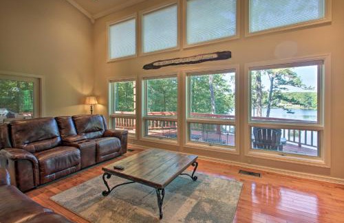 Jones Mills House | Dock and Kayaks Lakefront Hot Springs Home