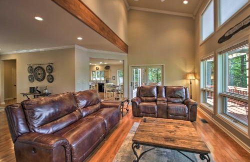 Jones Mills House | Dock and Kayaks Lakefront Hot Springs Home
