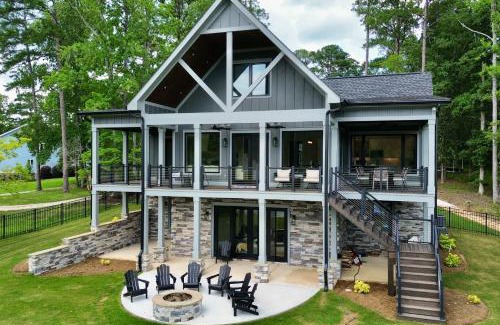 Milledgeville House | Dock and Views Spacious Lake Sinclair Retreat