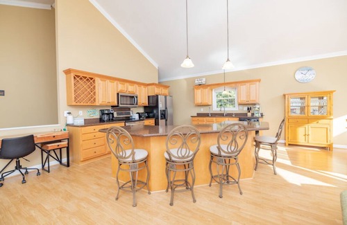 Osprey Point House | Dock Daze | Luxury Rental | Great Views & Lot | 3-night min