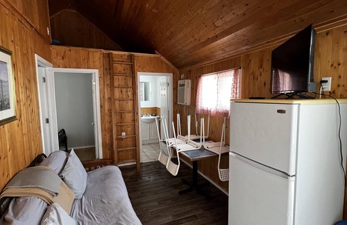 Wasaga Beach Cottage | Dock Life Beach 1 - Cottage 8, Riverside, 2 bdrm and Loft, 3 min walk to Beach 1