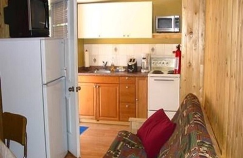 Wasaga Beach Cottage | Dock Life Beach 1 - Cottage 8, Riverside, 2 bdrm and Loft, 3 min walk to Beach 1