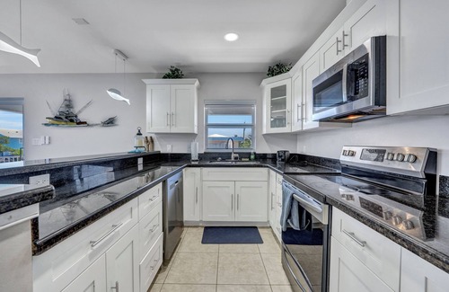 Marathon House | Dock, Pool, FREE RAMP, Kayaks, Jacuzzi, Amazing Ocean Views Pets are Welcomed!