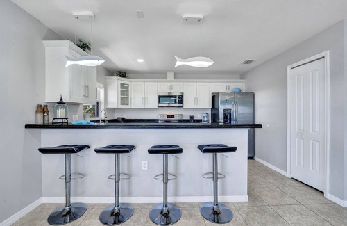 Marathon House | Dock, Pool, FREE RAMP, Kayaks, Jacuzzi, Amazing Ocean Views Pets are Welcomed!