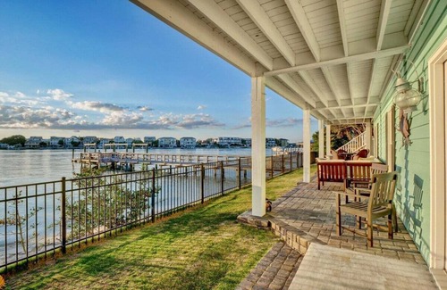 Wrightsville Beach House | DOCK + Steps From the Ocean!