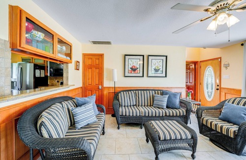 Cayuga Cottage | Dock: 'sunrise Cove RC' on Richland Chambers Lake