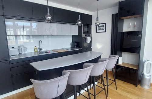 Grand Canal Dock Apartment | Dockland Penthouse with Aviva & Waterfront Views
