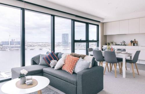 Docklands Apartment | Docklands 2BR Apartment with Parking
