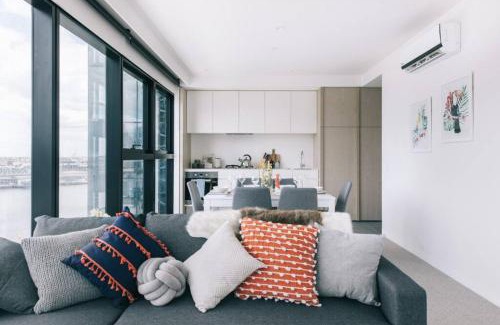 Docklands Apartment | Docklands 2BR Apartment with Parking