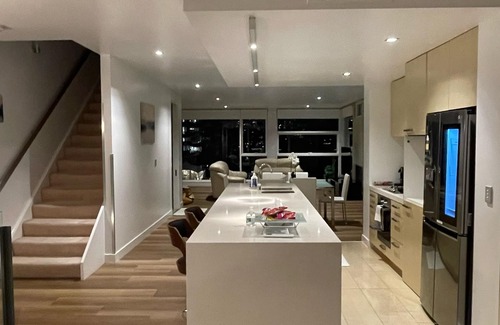 Docklands Apartment | Docklands Luxury Penthouse Above The District Docklands|Free Parking & Free Tram
