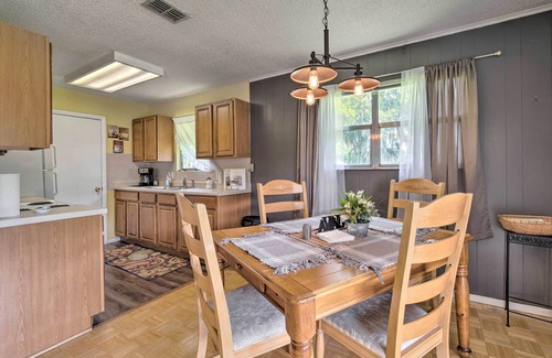 Dunnellon Apartment | Docks + Balcony: Peaceful River Abode in Dunnellon