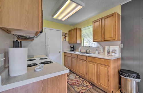 Dunnellon Apartment | Docks + Balcony: Peaceful River Abode in Dunnellon