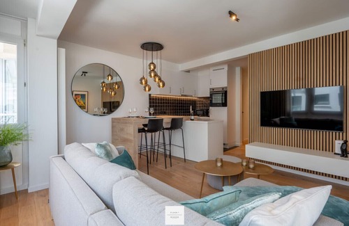 Heist Apartment | Docks Floor, a fully renovated and compact seaside home