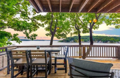Rocky Mount House | Dockside Dream - Stay for 12