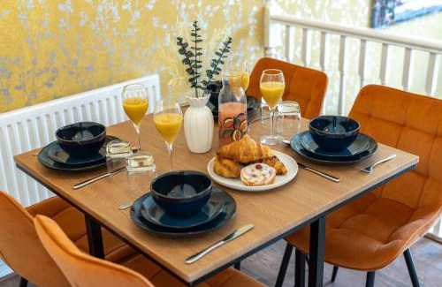 Canning Town North House | Dockside Home - 5 Comfy Beds-Perfect for Contractors and Families- Free Parking