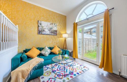 Canning Town North House | Dockside Home - 5 Comfy Beds-Perfect for Contractors and Families- Free Parking