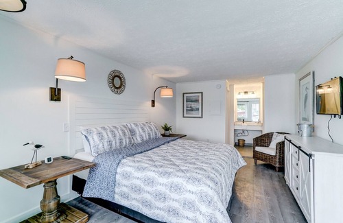 Deltaville Hotel | Dockside Inn