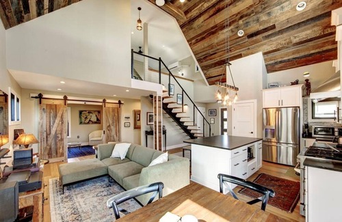 Ocracoke House | Dockside Retreat - Waterfront home in Oyster Creek