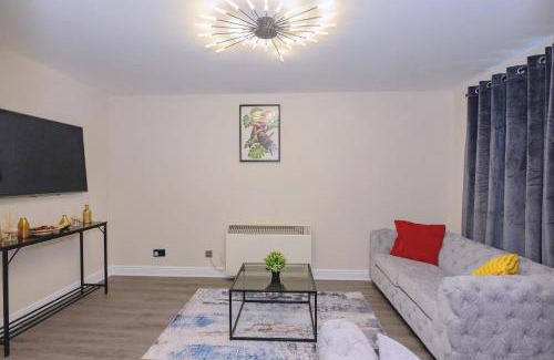 Woolwich Riverside Apartment | Dockyard View Luxury Home