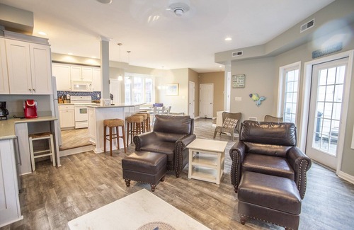 Ann Acres House | Dodd House - Pool/Hot Tub, pet friendly, stay with family and friends in style!