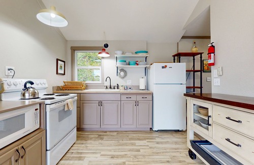 Anacortes Cabin | Dog and family-friendly escape with deck, bay view, and Wifi