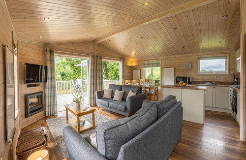 West Tanfield House | Dog Friendly Oystercatcher Lodge Riverdale, located in Yorkshire