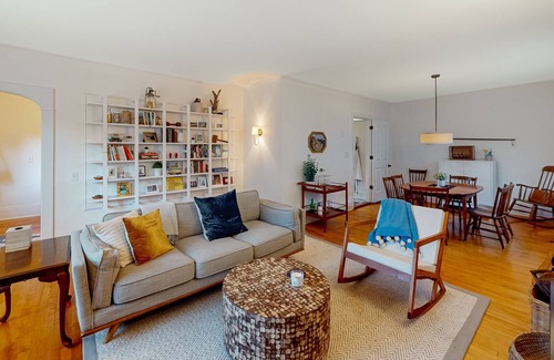 Belfast House | Dog-friendly, 19th-century home in the heart of town - walk everywhere