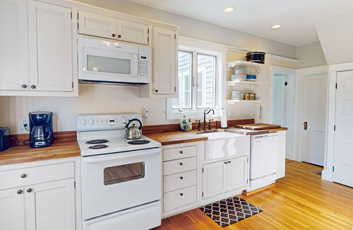 Hall Quarry House | Dog-friendly 2-story home near the ocean with firepit, washer/dryer, deck, & AC
